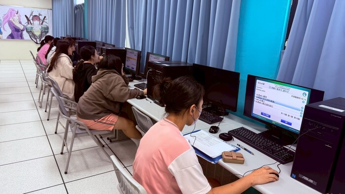 學生進行PVQC校內比賽